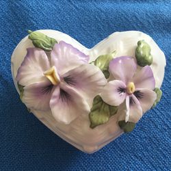 Trinket / Jewelry Containerwith White And Purple Pansies