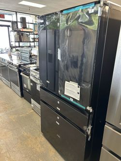 NEW Samsung Bespoke 29 cu. ft. Standard Depth 4-Door French Door Smart Refrigerator in Charcoal Glass/Matte Black with Family Hub