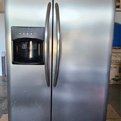 Frigidaire Side-by-side Refrigerator 
