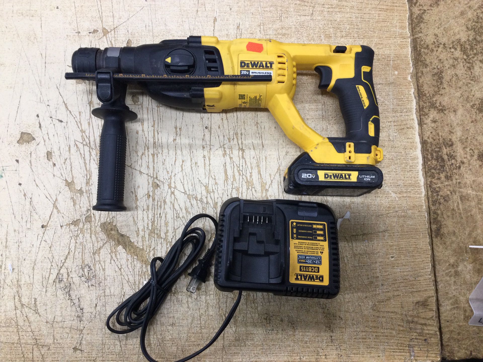DEWALT DCH133B 20V Max XR Brushless 1” D-Handle Rotary Hammer Drill With Battery And Charger