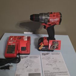 Milwaukee 2904-20 M18 Fuel 1/2 Hammer Drill Driver with XC5.0 Battery & Charger