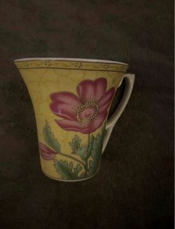 Yellow set with purple flower