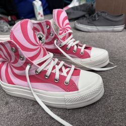 Women’s Size 6 Converse