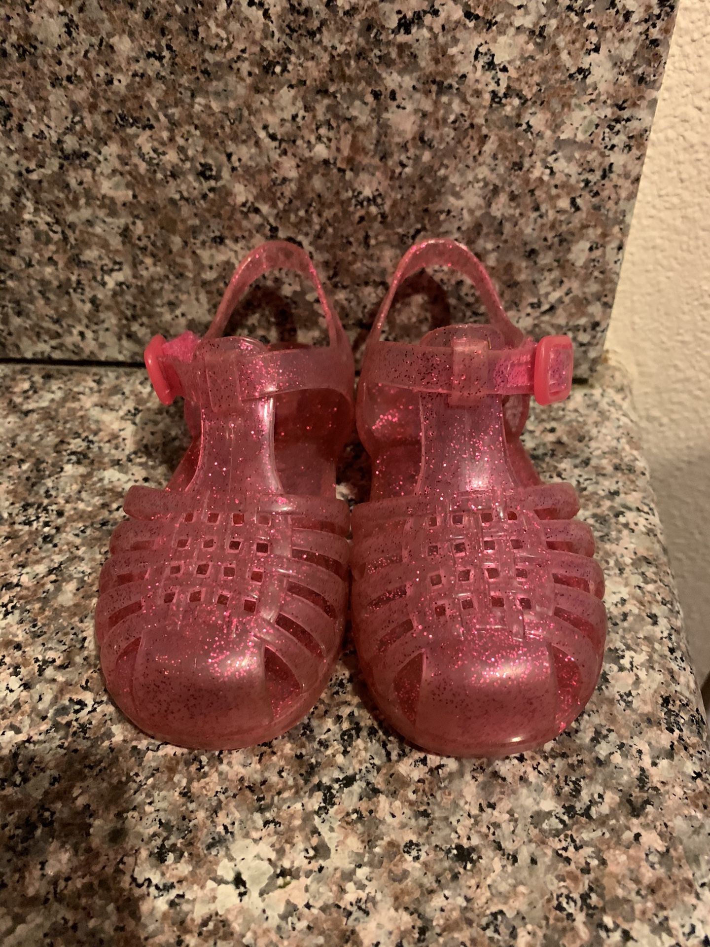 Size 6 toddler pink jelly sandal shoes