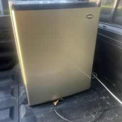 Mini Fridge 