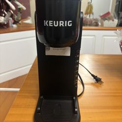 Keurig Single Serve Coffee Maker – Great Condition!