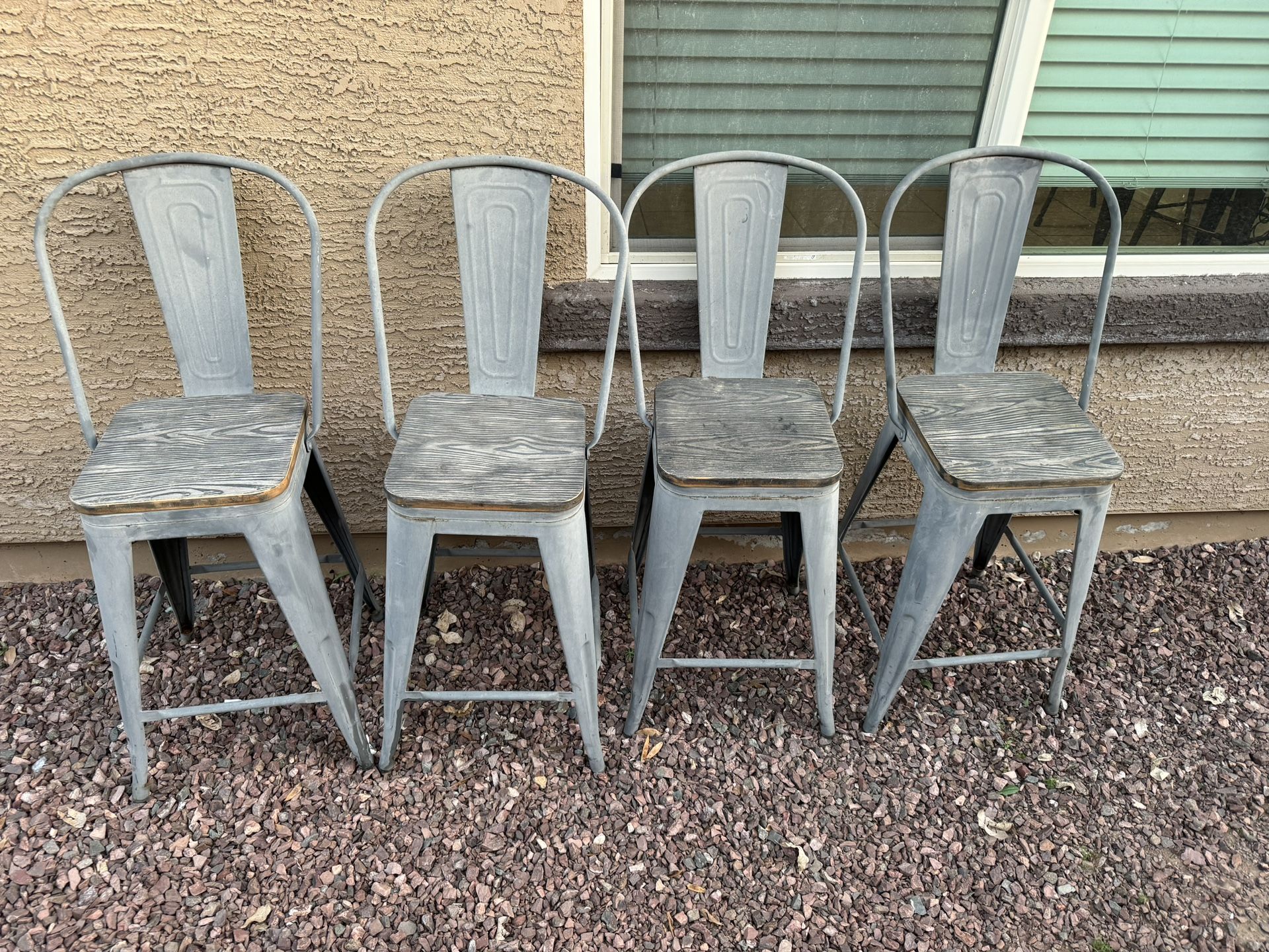 4 Bar Stools 