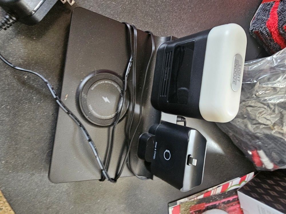 Wireless Charger With Alarm Clock