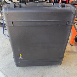Pelican 1690 Hard Case – Rolling Protective Travel Case