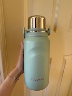 Stainless Steel Insulated Water Bottle – 1.2L – Like New – $15