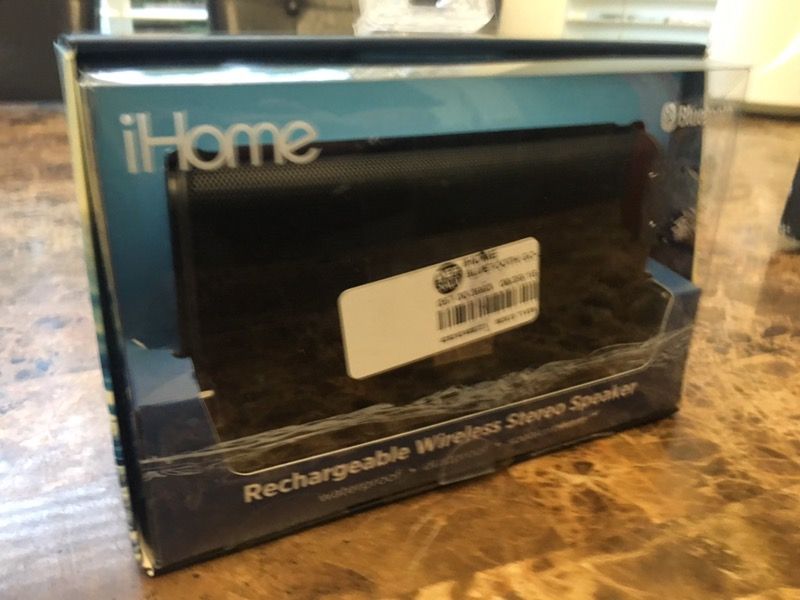 iHome rechargeable water proof Bluetooth speaker