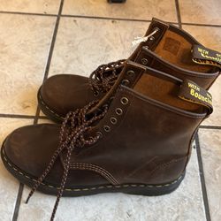 Size ten men’s doc martens in good condition. Like new.