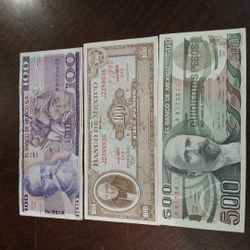 2 De 100 Pesos Y 1 De 500 Pesos Por 300 El Mas Valioso Es 100 Color Cafecito