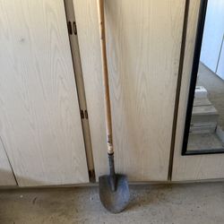 8 1/2” Width X 35 1/2” Round Head Shovel Used 