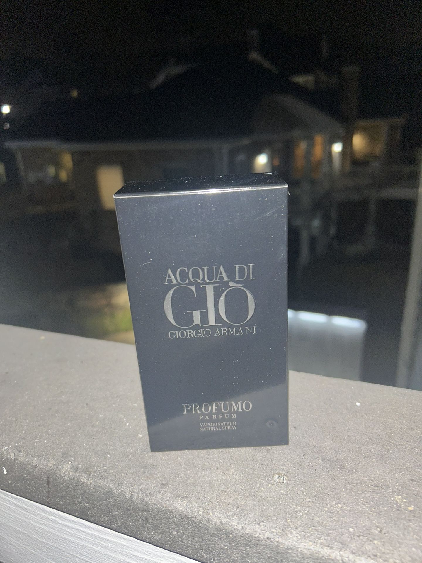 Giorgio Armani Acqua Di Gio Profum Sleek Black Design