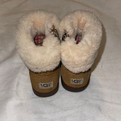 UGG BOOTS FOR TODDLER Size 6