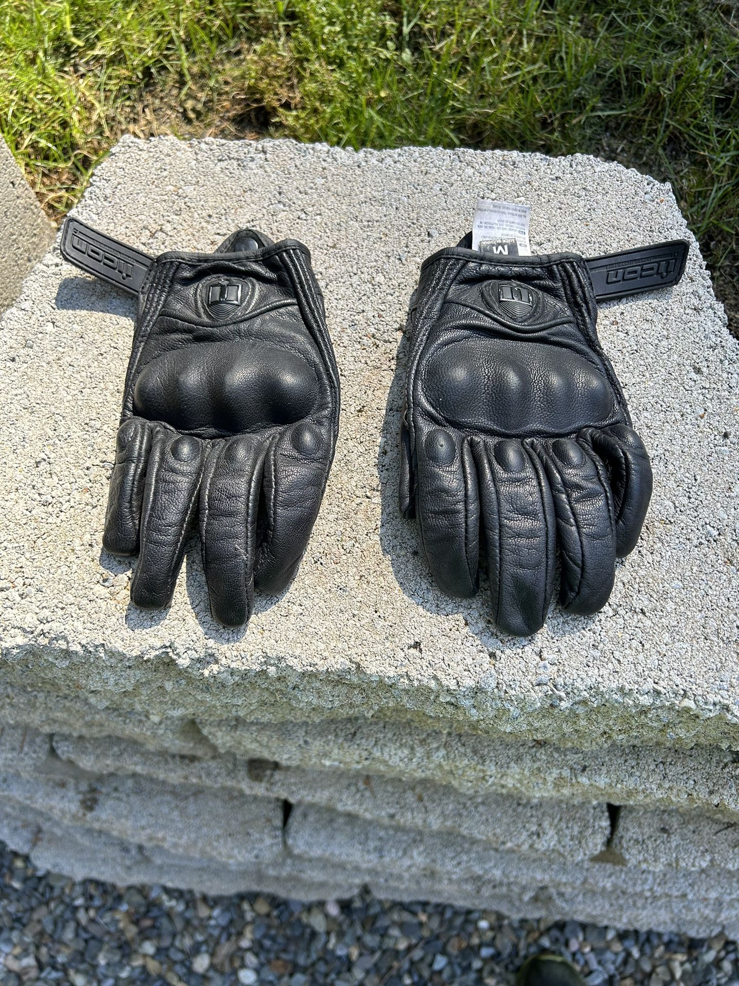 Medium Black Leather Gloves