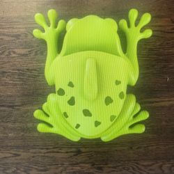 Boon Frog Pod Bath Toy Scoop/ Organize Bath Toys With Wall Mounted Base