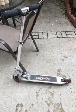 Oxygen razor scooter