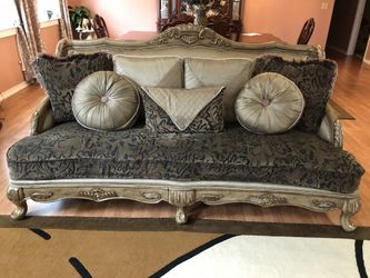 Couch / Sofa Set
