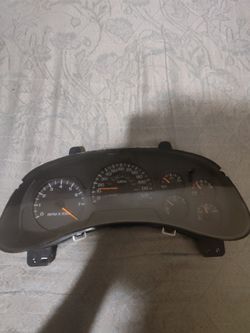 02 Chevy Trailblazer Gauge Cluster $60/Trade