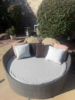 High end day bed
