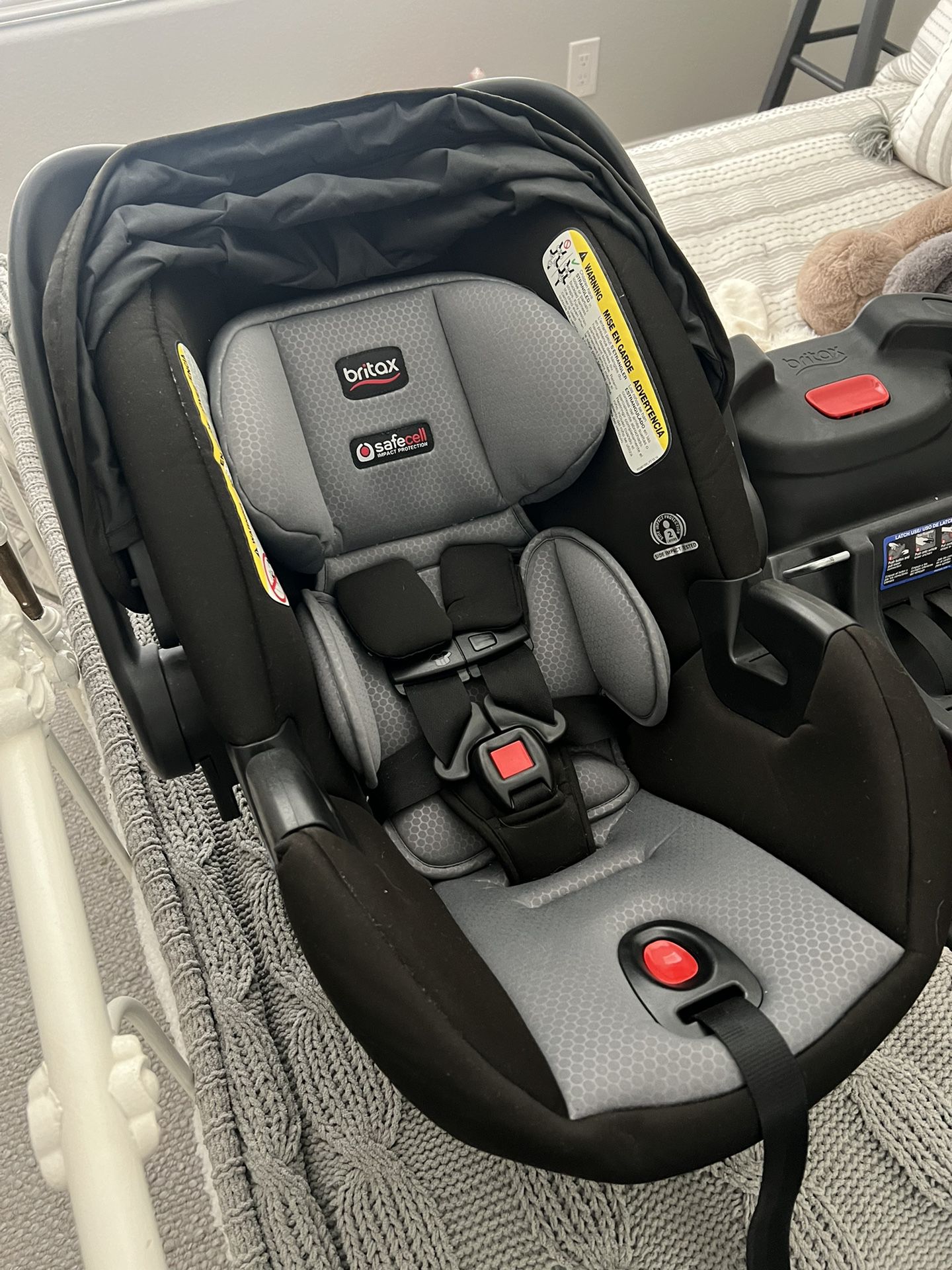 REDUCED PRICE— Britax Travel System And Extra Base