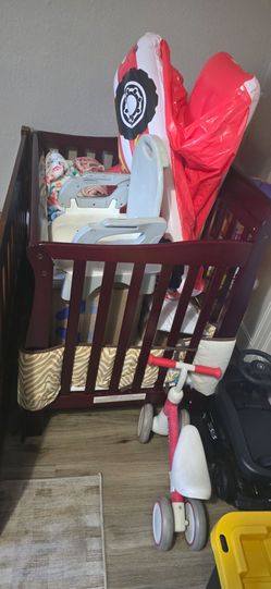 B aby Crib and vanity