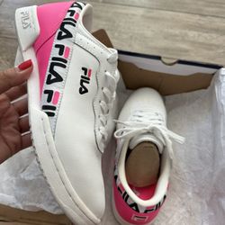 Fila White & Pink Gym Shoes