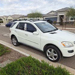 2008 Mercedes Benz MLK350