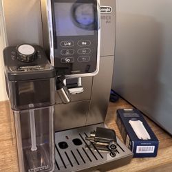 De'Longhi - Dinamica Plus Connected Fully Automatic Espresso Machine with Built-in Grinder - Titanium 