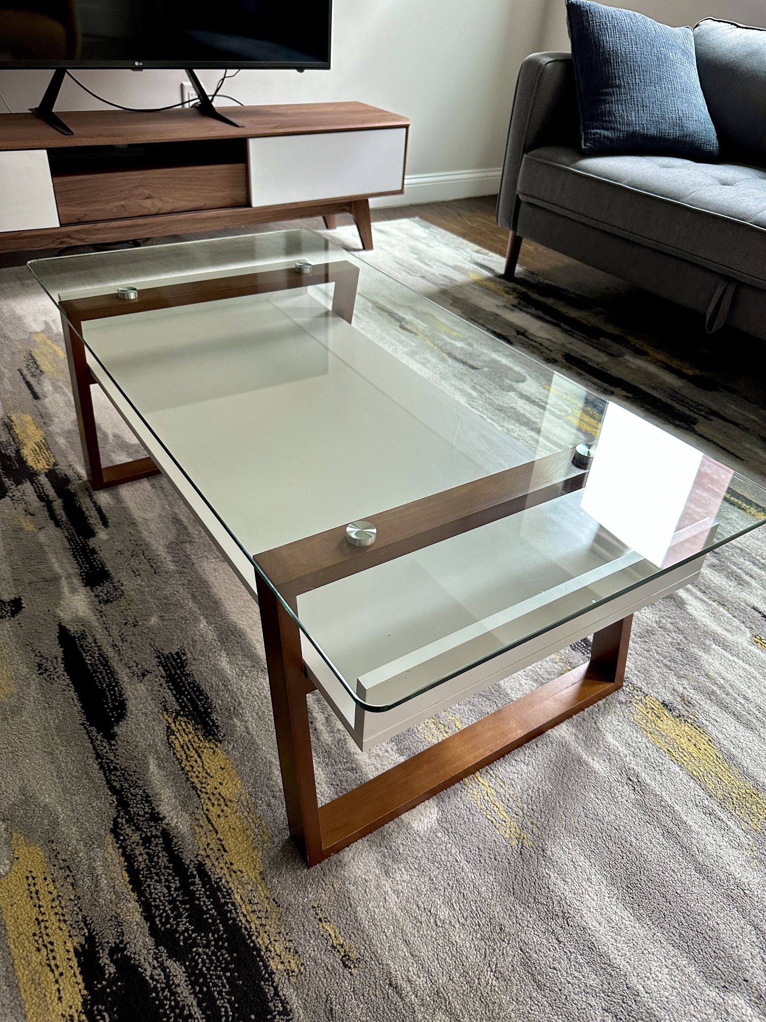 Tempered Glass Top Coffee Table (4’x2’)
