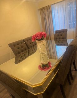 Mirrored dining table Fits 6–8 chairs table only