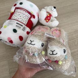 Cozy Llama Slippers 7/8 and Polka Dot Blanket Set