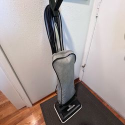 Oreck XL vacuum works perfectly