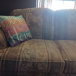 Free Sofa Set