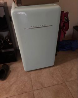 Mini fridge