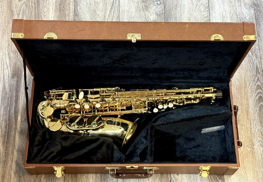 Château Student Model Alto Saxophone Gold
Lacquered