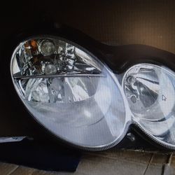 2005 Mercedes CLK320 pair headlights