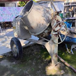 Revolvedora De Gasolina Capacidad 2 Carretillas Trabaja Bien 