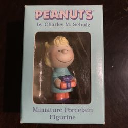 Peanuts Gang Sally Brown At Birthday Party Figurine 