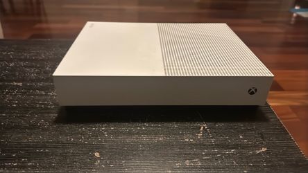 Xbox one /color white