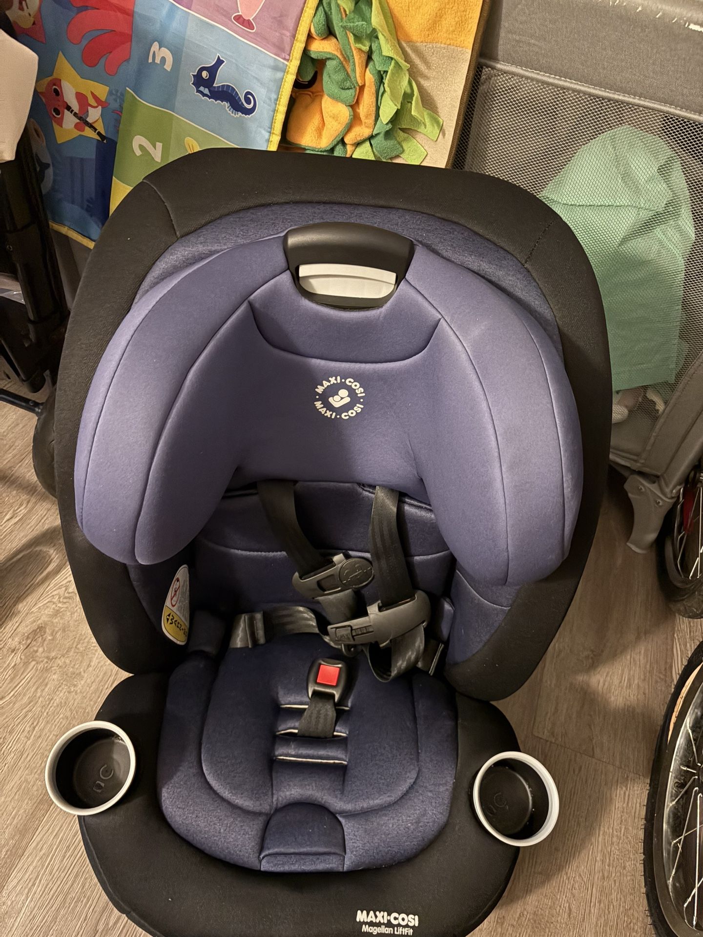 Maxi Cosí Magellan LiftFit 5-in-1 Car Seat