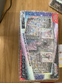 Prismatic evolutions Premium Figure Collection