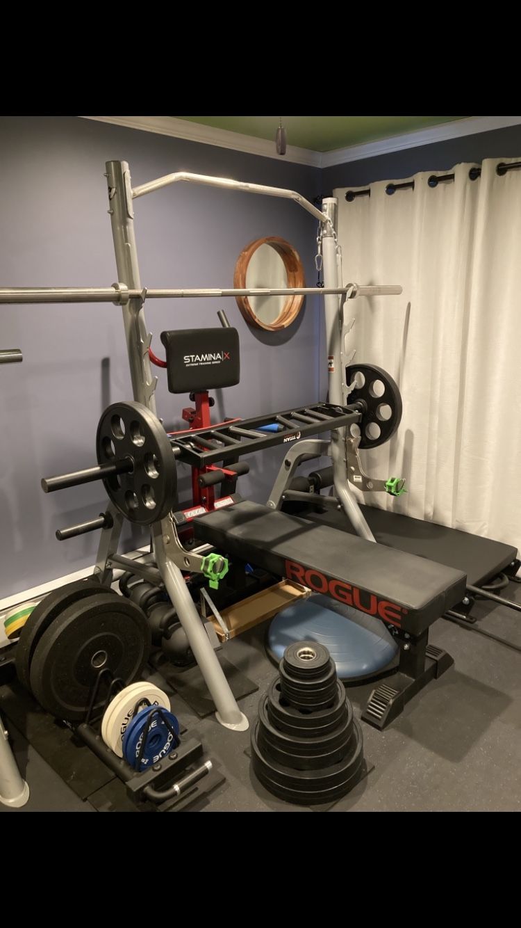 Hoist Fitness Commercial Duty Squat Rack Bench Press