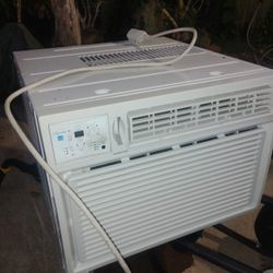 A/C.  15,000 btu FAST SUPER ICE COLD!!❄️ 🥶☃️❄️