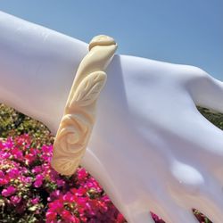 Cream  vintage  Carved  Bangle Bracelet
