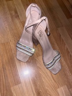 YoKi block heel in beige size 9