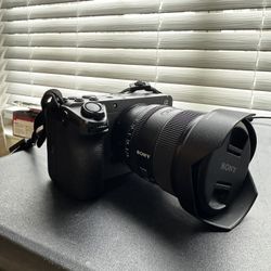 Sony FX30 & Sony FE 20mm F1.8 G Ultra-Wide Prime Lens Cinema Line Camera Body (ILME-FX30B) – 26MP APS-C Sensor | 4K Super 35 Recording