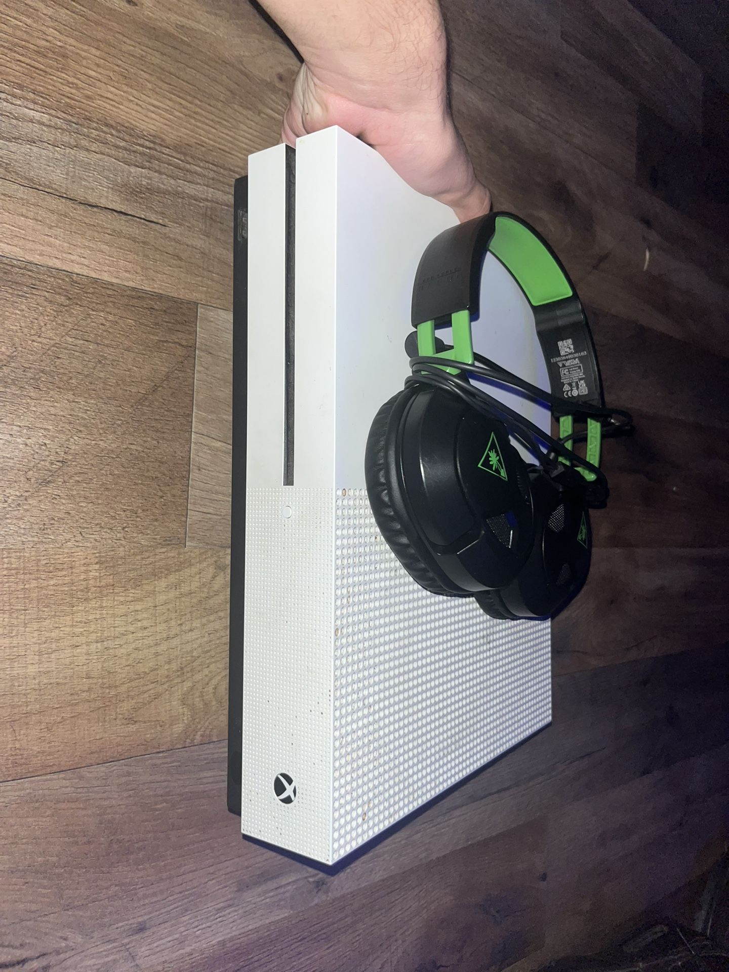 Xbox One S & Turtle Beach Headset